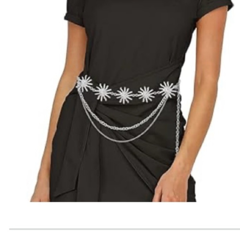 FESTIVAL VIBES! Silver Floral Chain Belt